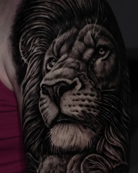 Close view of the lion face and mane in the lion and cub tattoo. Artwork by William Martz.